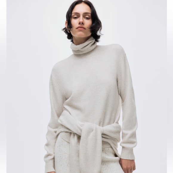 H&M NWT Women's Cream Turtleneck Sweater - Picture 2 of 8
